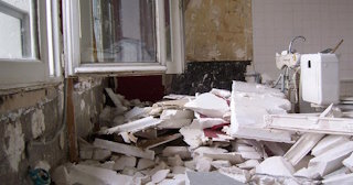 Демонтаж хрущевки в Жигулевске - удаление старых полов и стен по выгодной цене от 1798 рублей.